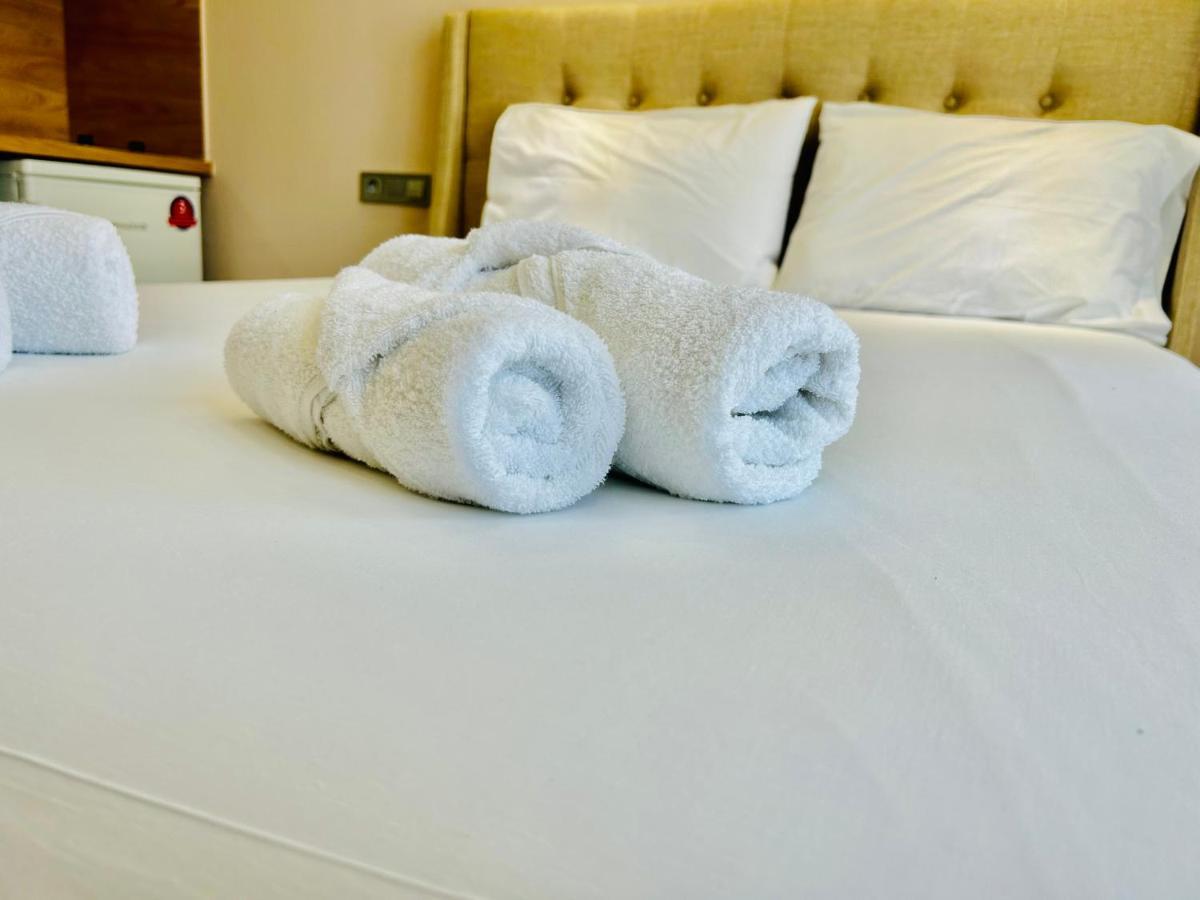 Port Twins Suites No1 Pireu Exterior foto